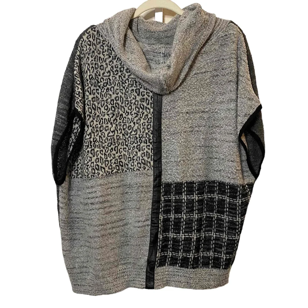 Curio New York Womens Black Gray Patchwork Poncho Style Sweater Size M